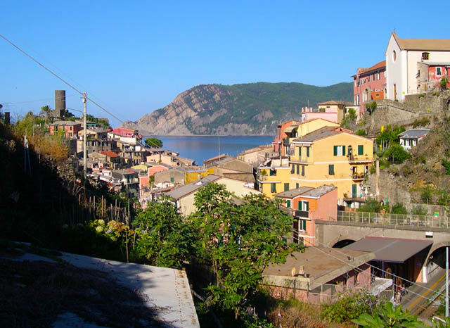 dove-vernazza-vernazza-cinque-terre-ligura-italy-why-americans-travel-there