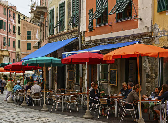 dove-vernazza-vernazza-cinque-terre-ligura-italy-why-americans-travel-there