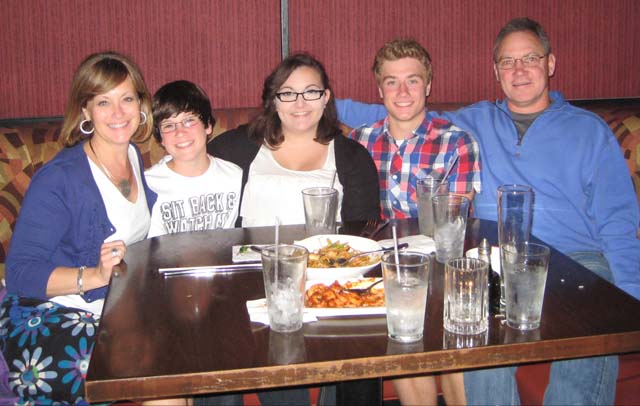 Due compleanni, una famiglia: Celebrating with Our AFS Italian Exchange Student