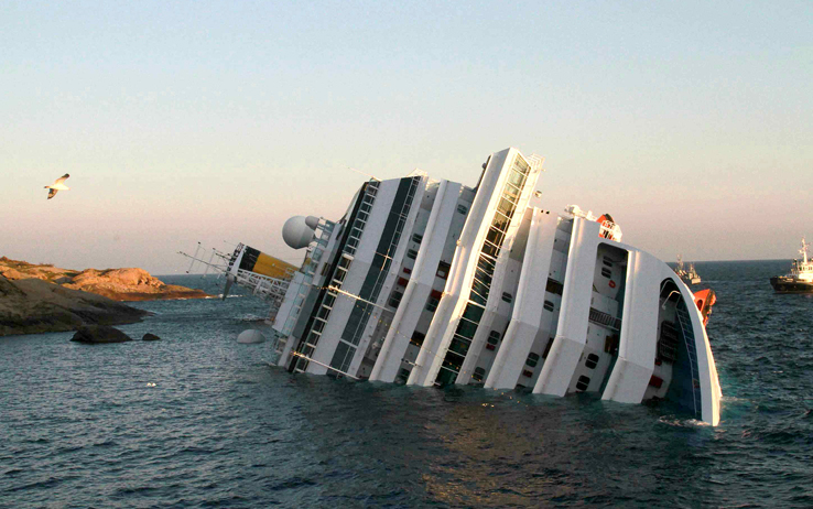 Naufragio al Giglio: Costa Concordia sinks off Italian Coast