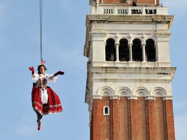 carnevale-dodici-marie-flight-angel-volo-angelo-2013-Venice
