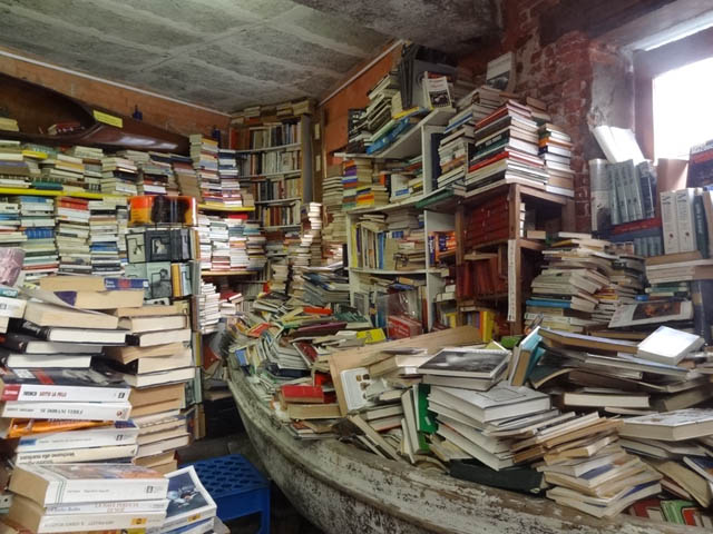 alta-acqua-libreria-venezia-oltre-ai-libri-si-trova-magia