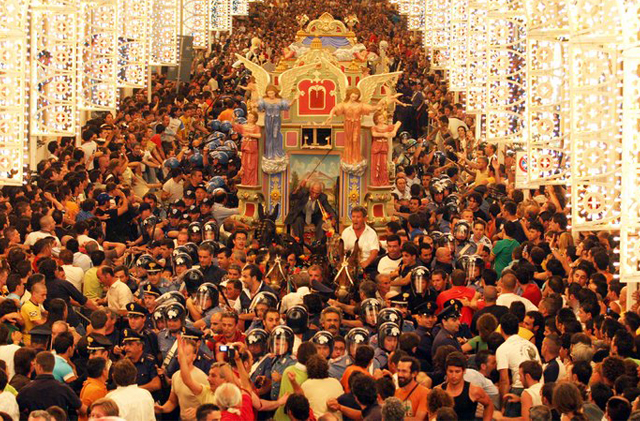 matera-festa-della-bruna-tradition-destroying-paper-mache-madonna