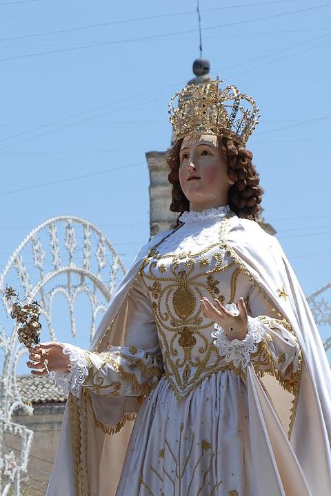 matera-festa-della-bruna-tradition-destroying-paper-mache-madonna