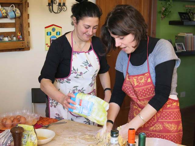 Nella-cucina-Eva-Learning-cook-Lucca-recipe-cantuccini-Vin Santo