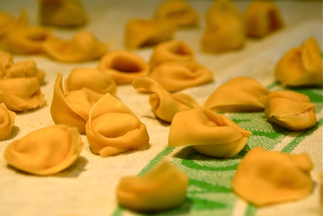 cappelletti-brodo-little-hats-broth-typical-christmas-dish-nelle-marche