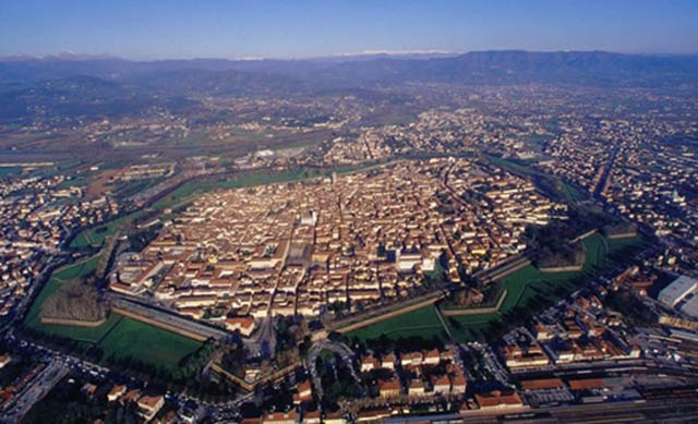 Lucca-walls-mura-medieval-city-tuscany