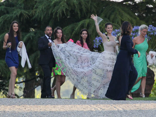 eros-italian-singer-marica-si-sposano-bride-wears-gown-music-notes