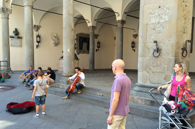 lucca-street-art-music-piazza-take-time-notice