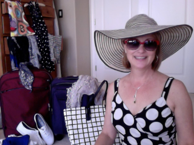 Facciamo la valigia! Packing a suitcase for Rome! Traveling with humor! Youtube Video