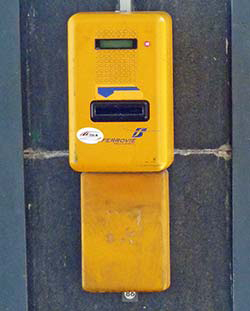 buy-train-ticket-automated-machine-Italy