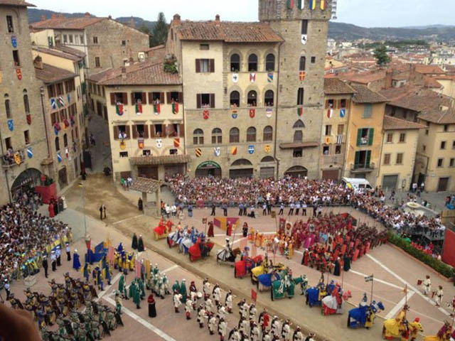 storia-arezzo-history-arezzo-filmed-aldo-moro-elementary-students