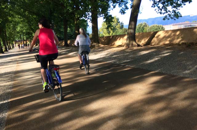 biking-lucca-wall-tuscany