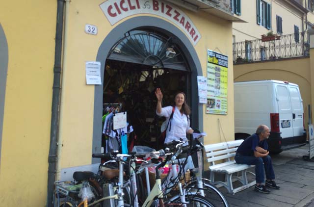 biking-lucca-wall-tuscany