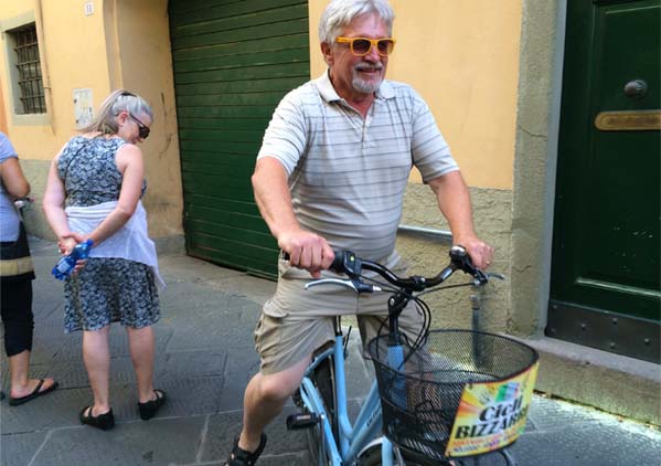 biking-lucca-wall-tuscany