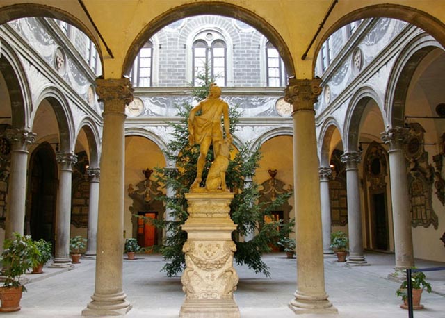 medici-palace-florence-history-built-michelozzo-home-lorenzo-magnifico