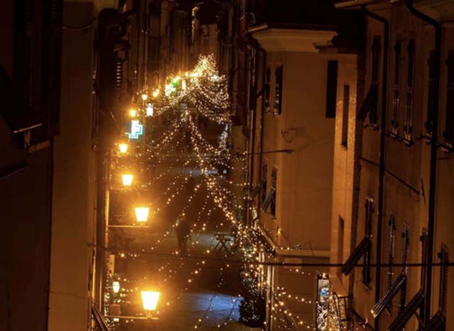 sharing-italian-holiday-spirit-holiday-pictures-Florence-Sarzana-Arezzo-Aosta