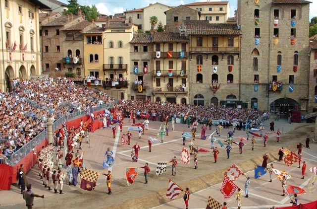 2022-Italian-Language-Immersion-studentessamatta-cultura-italiana-arezzo-culture-jousting-PierodellaFrancesca