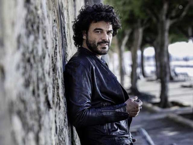 Francesco Renga expresses love for his parents in the song: Aspetto che torni