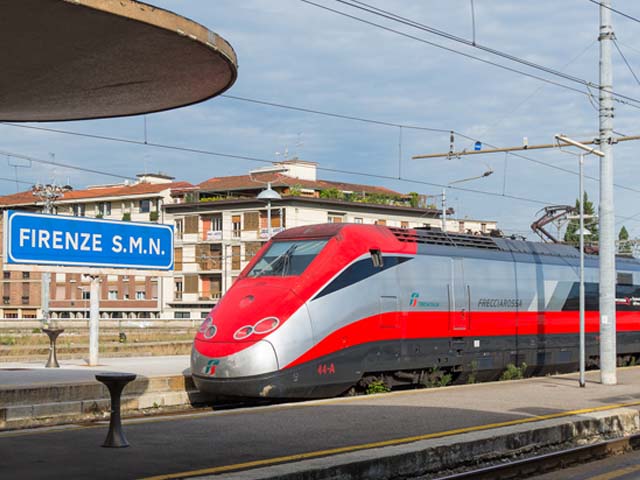 should-be-traveling-italy-instead-pandemic-keeps-me-home-Arezzo-Giostra-Mask-Piazza-Grande