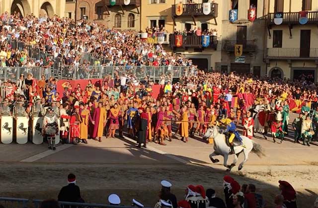 joust-arezzo-celebrate-like-italian-giostra-saracino-Festival-Learn-Italian-immersion-program