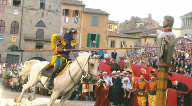 joust-arezzo-celebrate-like-italian-giostra-saracino-Festival-Learn-Italian-immersion-program