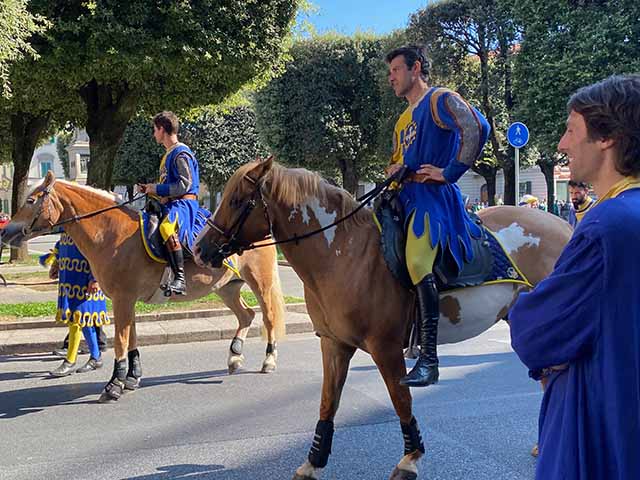 Italy-Travel-Arezzo-Giostra-Saraceno-Cultura-Italiana-Language-School-Immersion-Studentessa-Matta