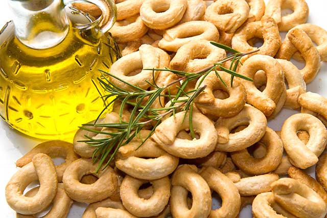 taralli-specialita-puglia-italian-crackers-snack-food-recipe