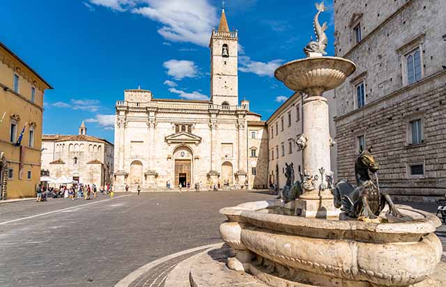 ascoli-piceno-marche-studentessa-matta-small-group-italian-language-program