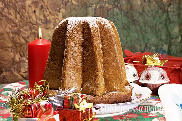 Panettone-Pandoro-Italian-Holiday-Natale-Christmas-Sweets-Desserts-Legend-Leggenda