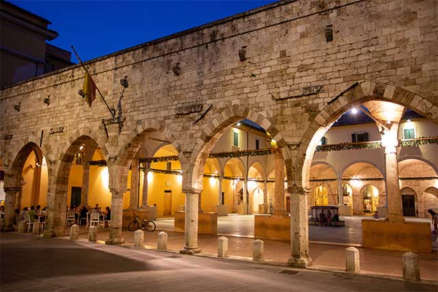 Ascoli-Piceno-Study-Italian-Italy-le-Marche-Studentessa-Matta-Immerse-Language