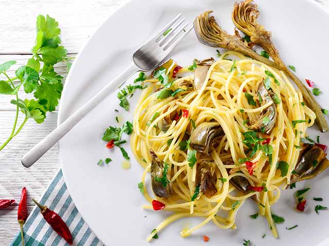 alessandra-italian-teacher-livorno-homestay-recipe-spaghettone-carciofi-acciughe-tangerine