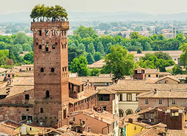 studentessa-matta-lucca-italian-school-2023-language-immersion-program-tuscany-walled-city-Improve-skills-travel-small-group-learners