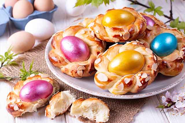 Easter-Italy-Traditions-Pasqua-Pasquetta-Uovo-Uova-Eggs-irregular-Italian-Noun-giochi-parole-Colomba-Scoppio-Carro-UovoDiColombo